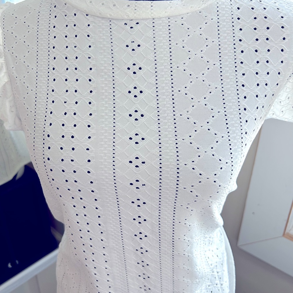 🛍️White Ruffle Cap Sleeve Top🛍️ - Picture 3 of 3